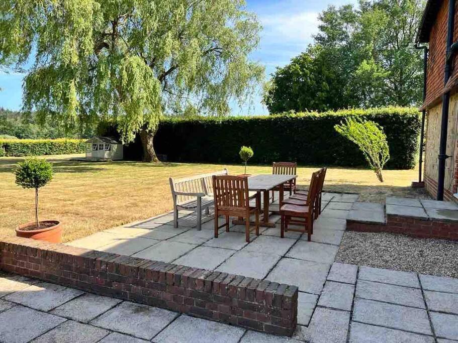 Picturebook Cottage On Prestigious Polo Estate Stedham Exterior photo