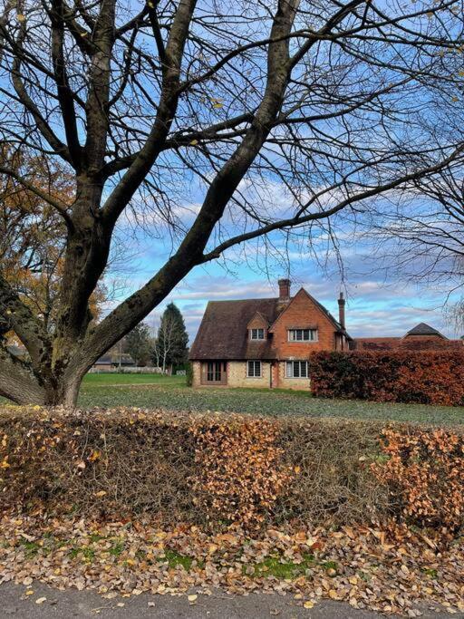 Picturebook Cottage On Prestigious Polo Estate Stedham Exterior photo